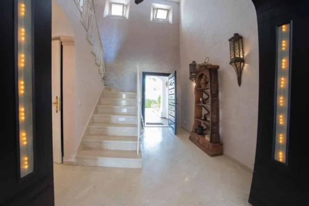 Luxury Seafront Villa With Ocean View, Pools, And Private Gardens Casablanca