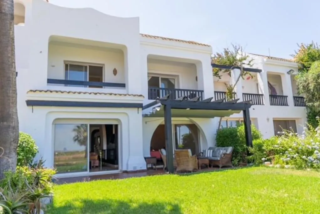 Luxury Seafront Villa With Ocean View, Pools, And Private Gardens Casablanca